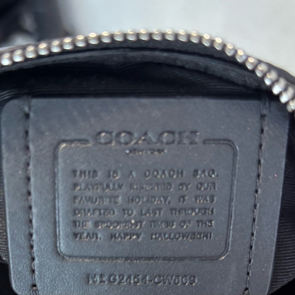 COACH Cat Moon and Sparkling Stars Black Corner Zip Wristlet! Limited edition!🚨🖤 - Picture 3 of 4